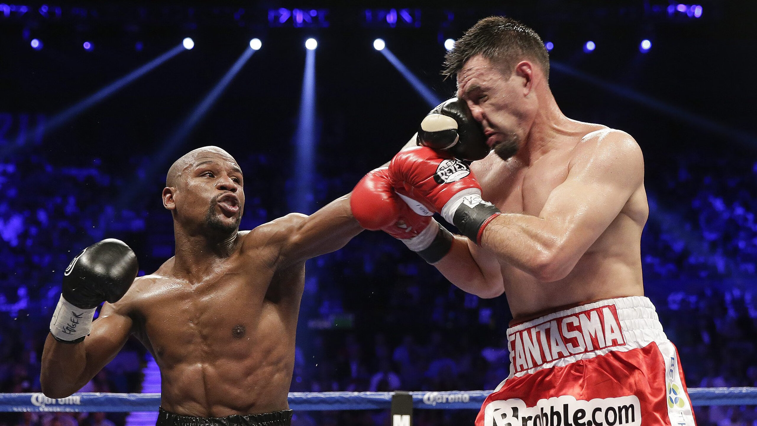 “橄榄球日”全民参与热情高涨